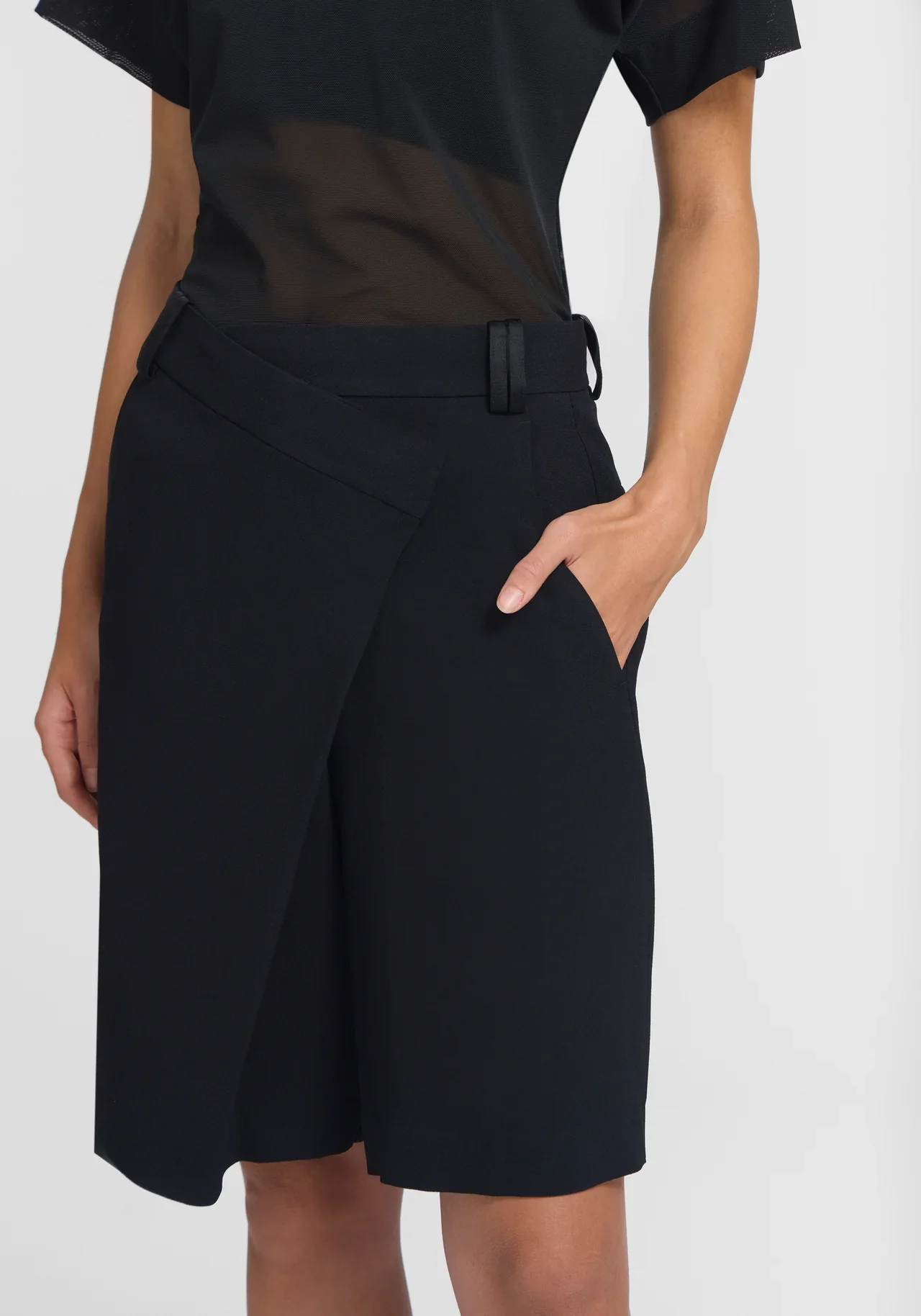 Bellatrix Short in Black - Image 5