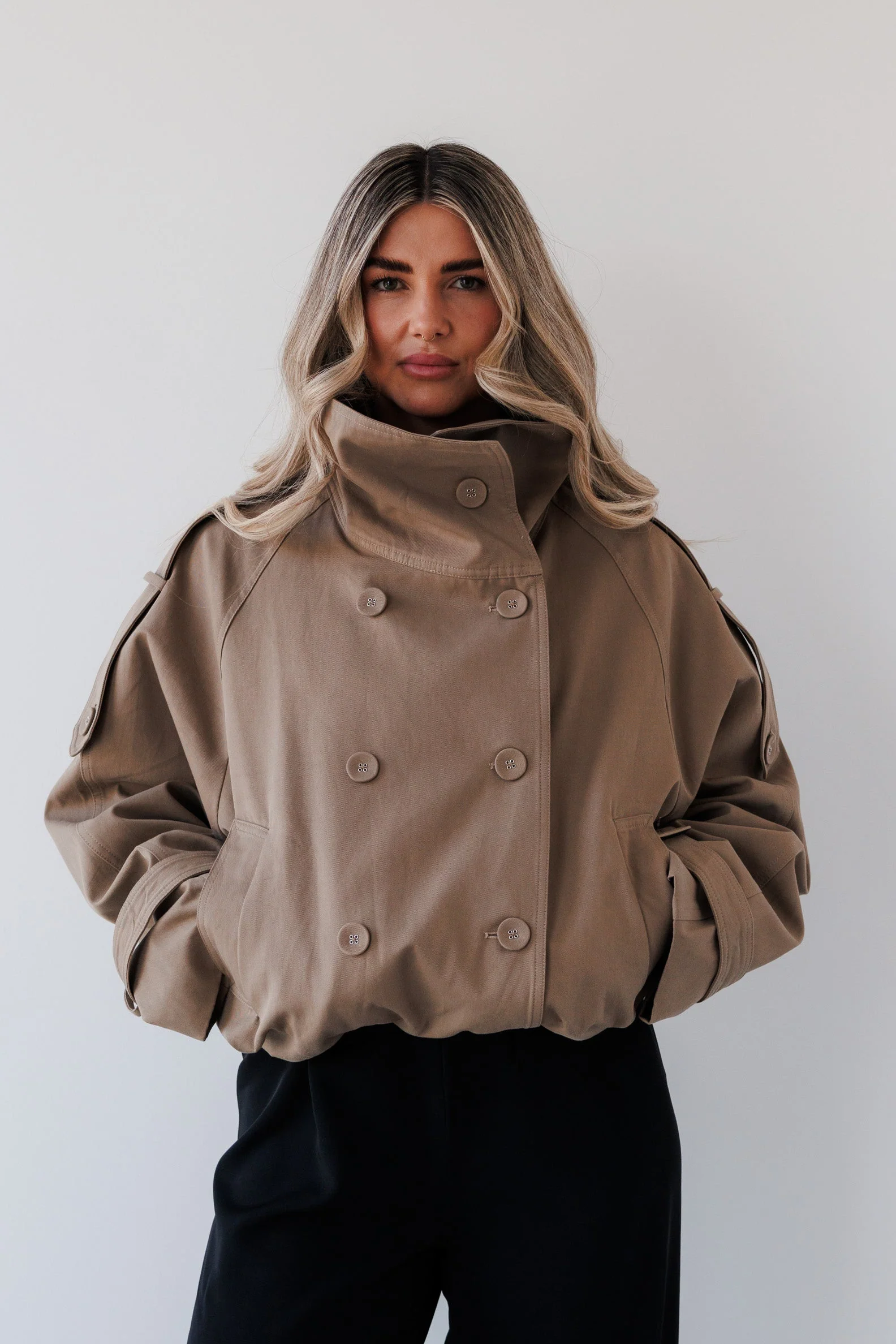 Hugo Trench in Camel - Image 5