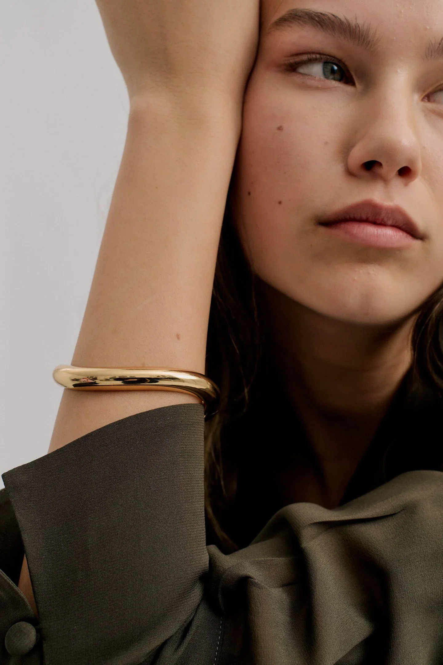 Thin Warped Bangle in Gold - Image 3